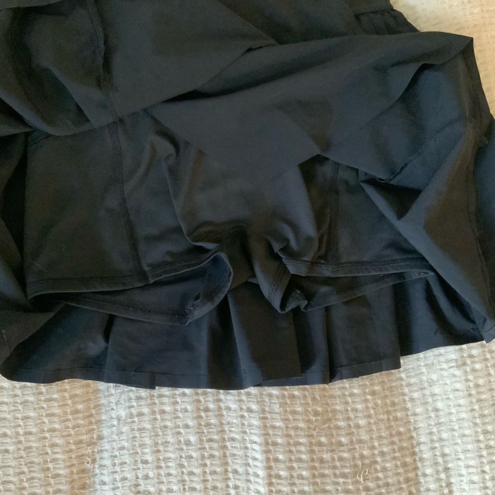Alo Yoga Aces Black Pleated Tennis Skirt Skort Built In Shorts Size XS - Picture 4 of 6